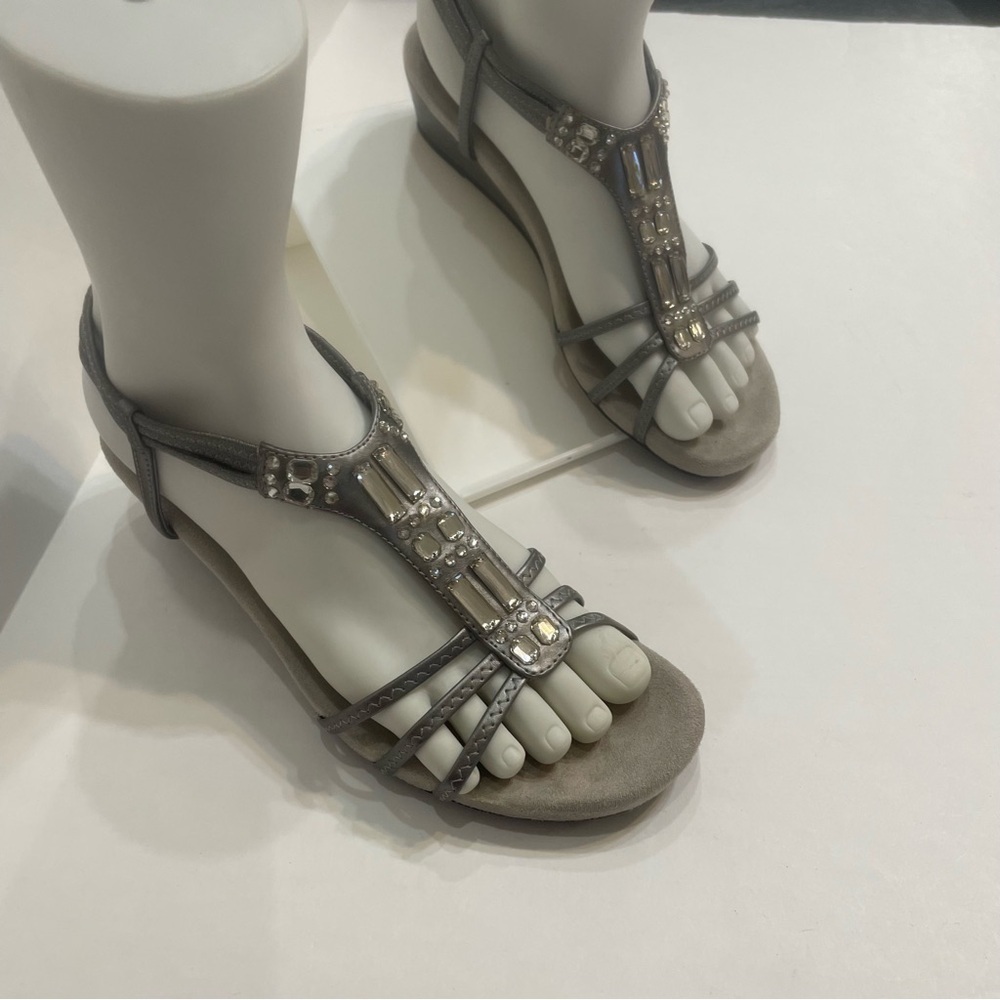 Madeline Gray Embellished Sandals stones. Women’s 8.5. Pre-owned. Scratches.